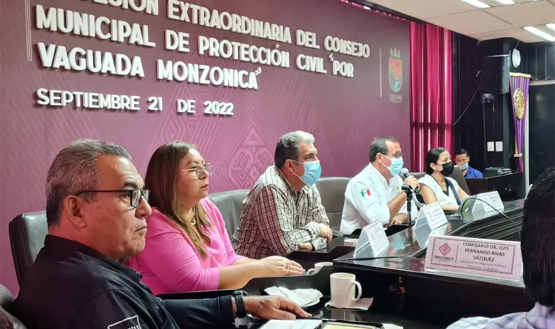 BRINDA AYUNTAMIENTO ATENCIÓN A AFECTADOS POR INUNDACIONES EN LA ZONA BAJA DE TAPACHULA
