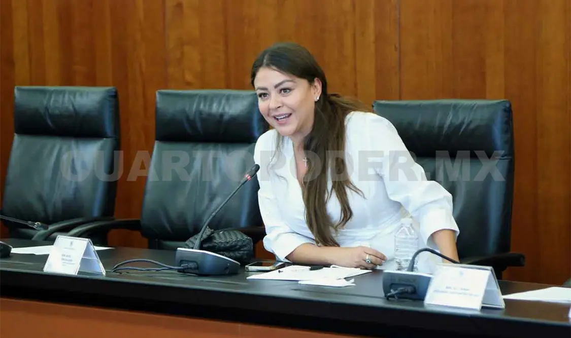 Sasil de León participa en encuentro con Ken Salazar