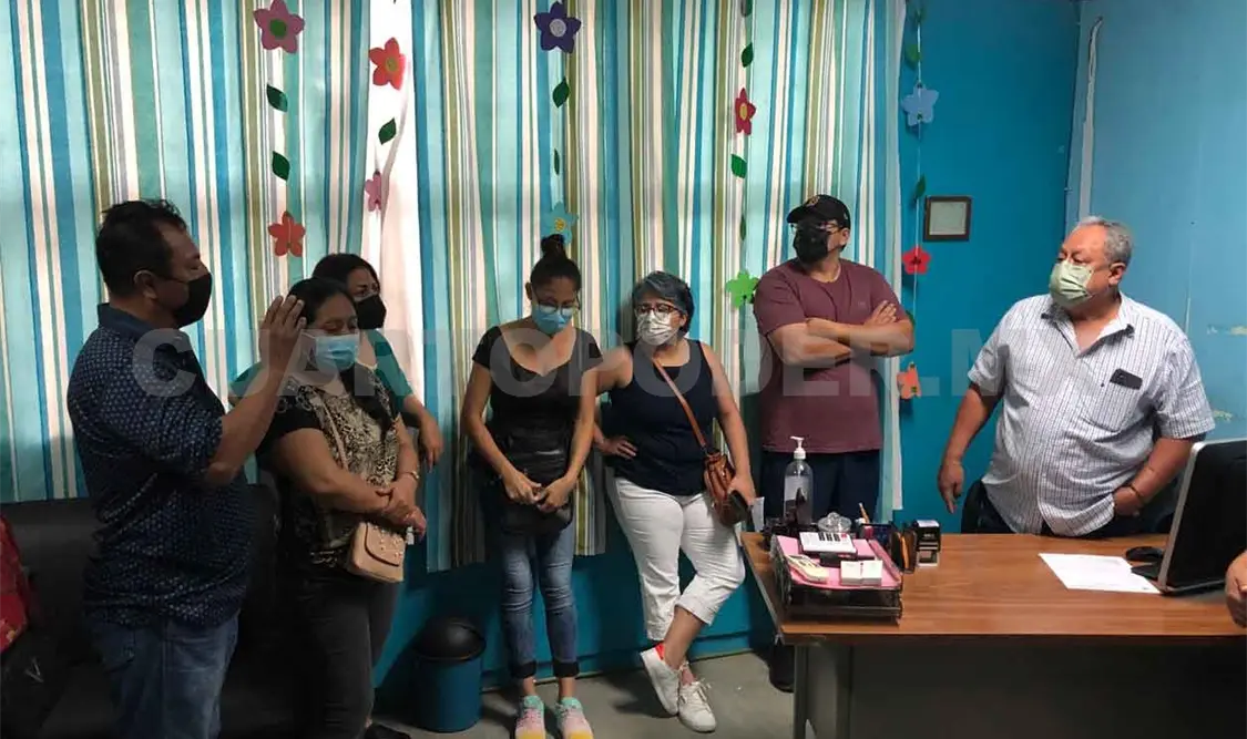 Toman escuela Unesco ante falta de maestros