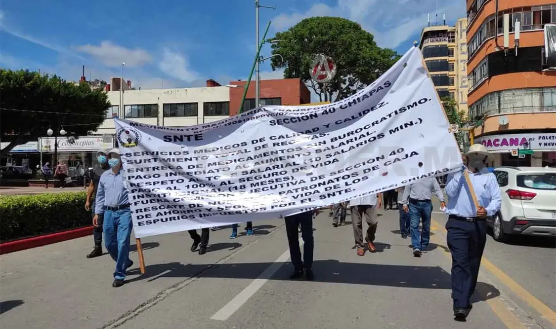 Pensionados y jubilados exigen que les paguen