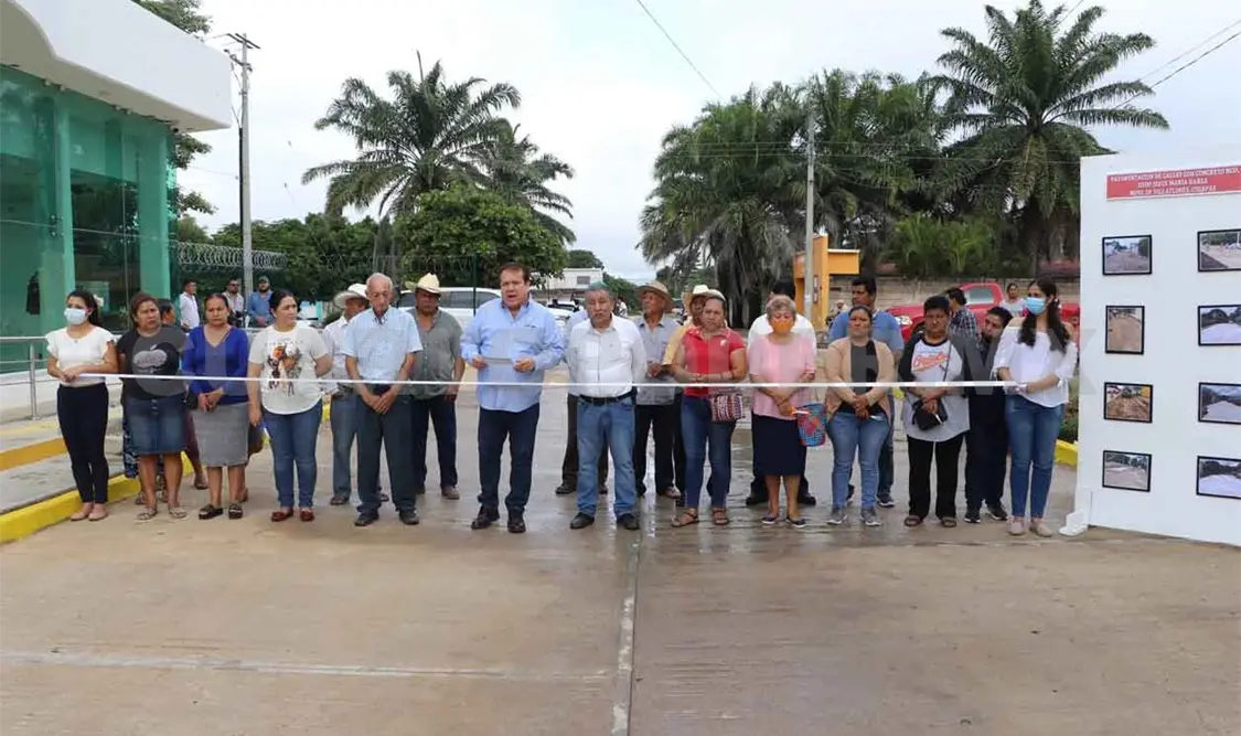 Entrega Mariano Rosales calle pavimentada en Jesús M. Garza