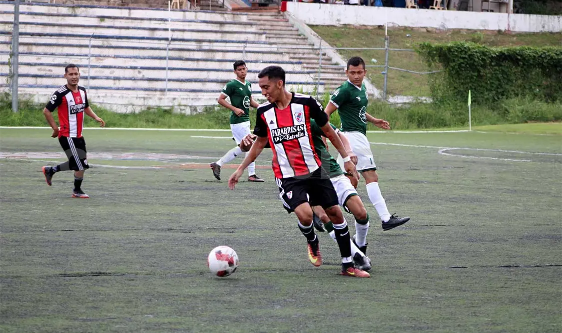 Parabrisas arrollA al Deportivo Municipal