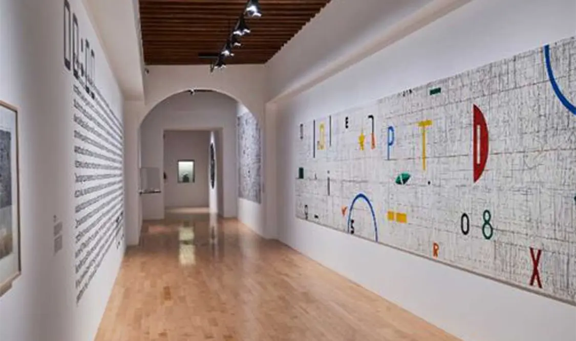 Hay 45 piezas realizadas por más de 35 artistas mexicanos o que han producido su obra en el país.