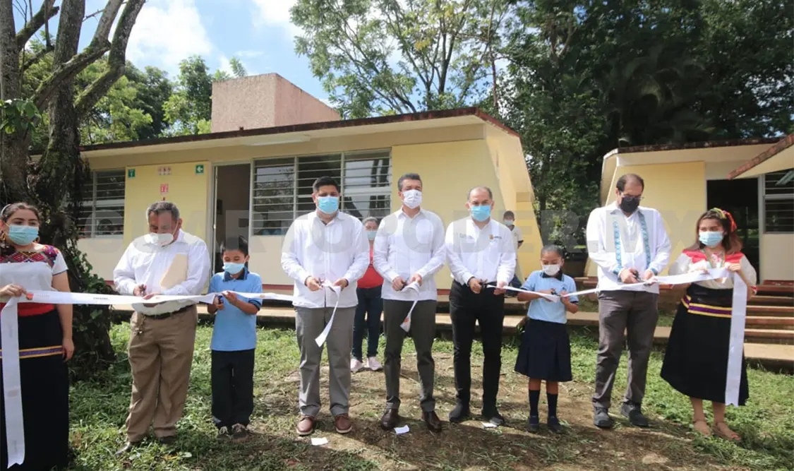 Inaugura Escandón espacios escolares
