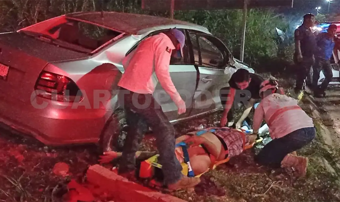 El saldo de la volcadura fue de una persona gravemente lesionada. Ulises López / CP