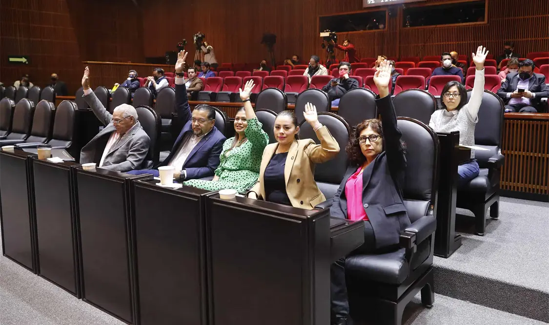 Las y los integrantes de la Comisión de Energía aprobaron el dictamen. El Universal