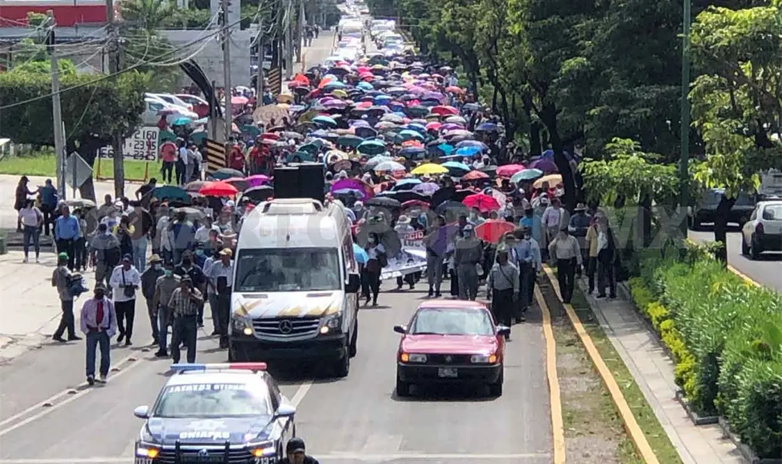 Marchan por justicia para los 43 normalistas