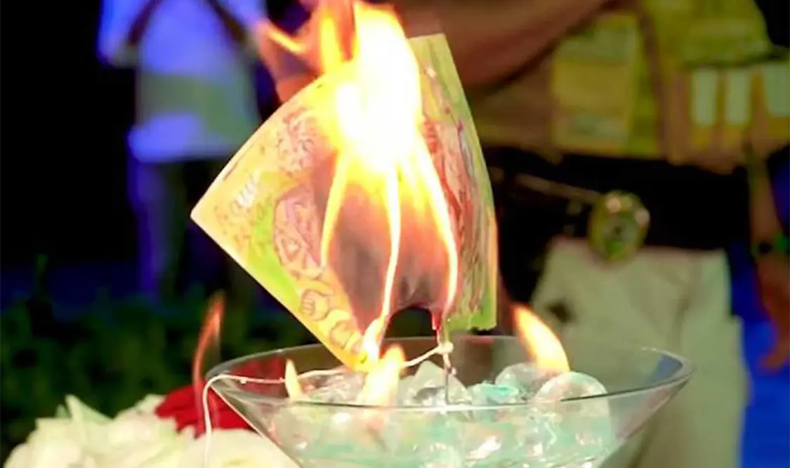 El empresario Martin Mobarak documentó en video la incineración de la pieza Fantasmones siniestros, para crear un NFT.