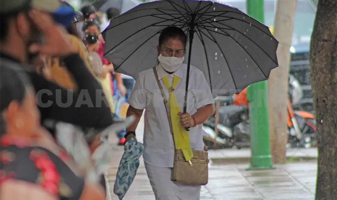 Persisten lluvias y fuertes vientos por frente frío