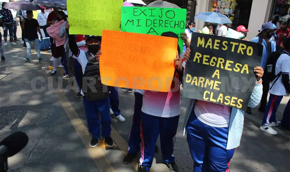 Exigen salida de directora de la Flores Magón