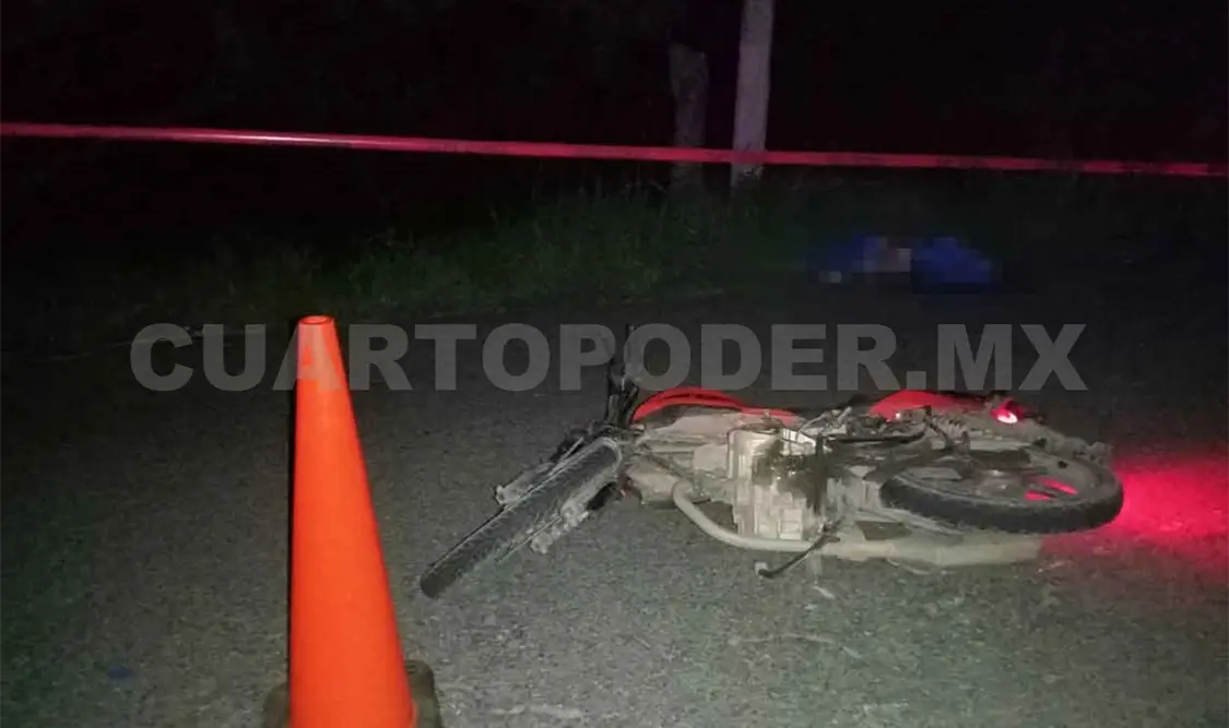 Un deceso tras impactar volteo a una motocicleta