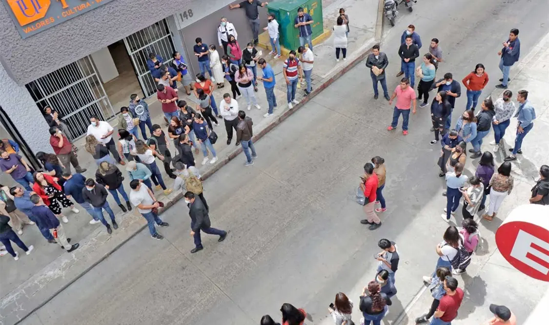 En la capital chiapaneca la actividad sísmica provocó que los edificios fueran evacuados. Diego Pérez / CP