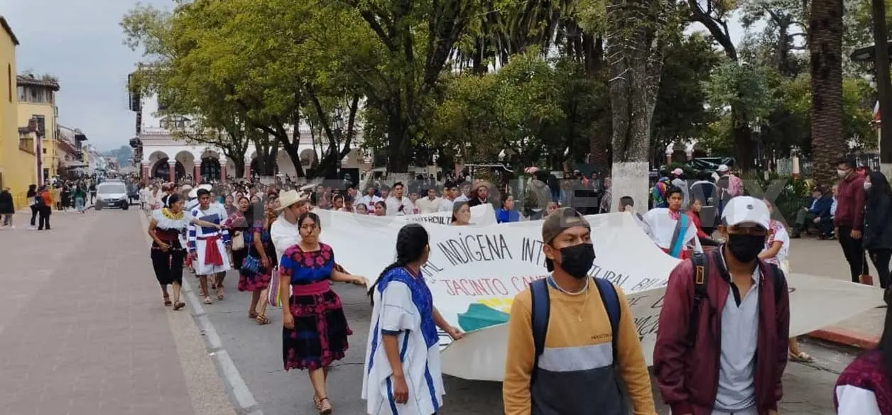 Estudiantes marchan por el 2 de octubre