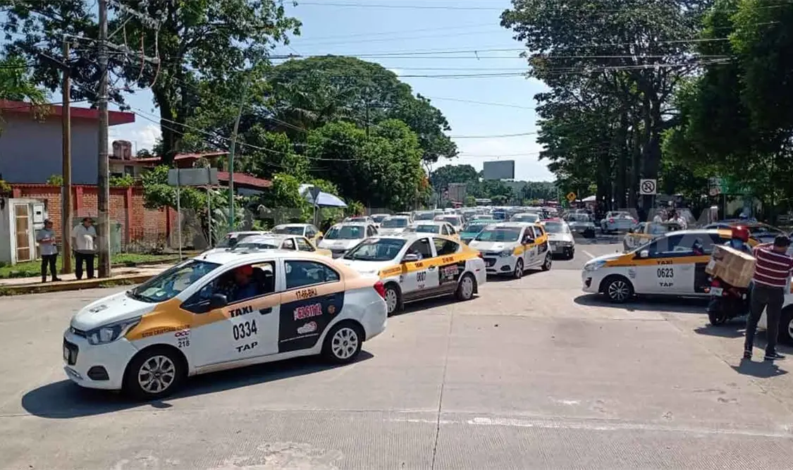 Paralizan carreteras en Soconusco, Sierra y Costa