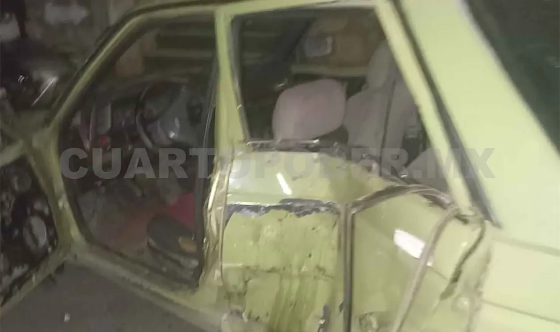 Se impacta en la portezuela de auto