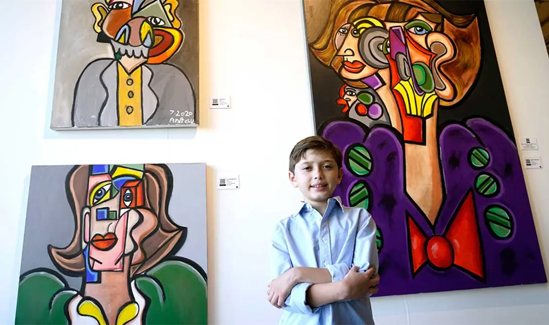Presentó 35 obras en la galería Chase Contemporary de Nueva York. Todas sus pinturas se vendieron entre 50 mil y 15 mil dólares.