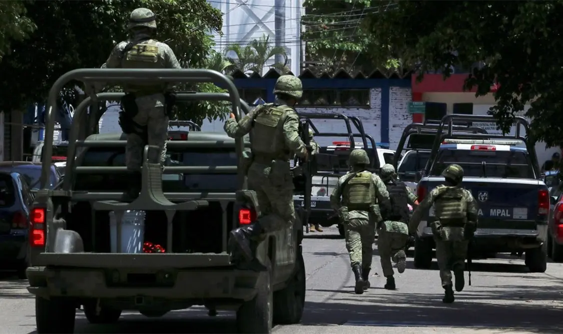 Ejército debe defender al país, no construir empresas