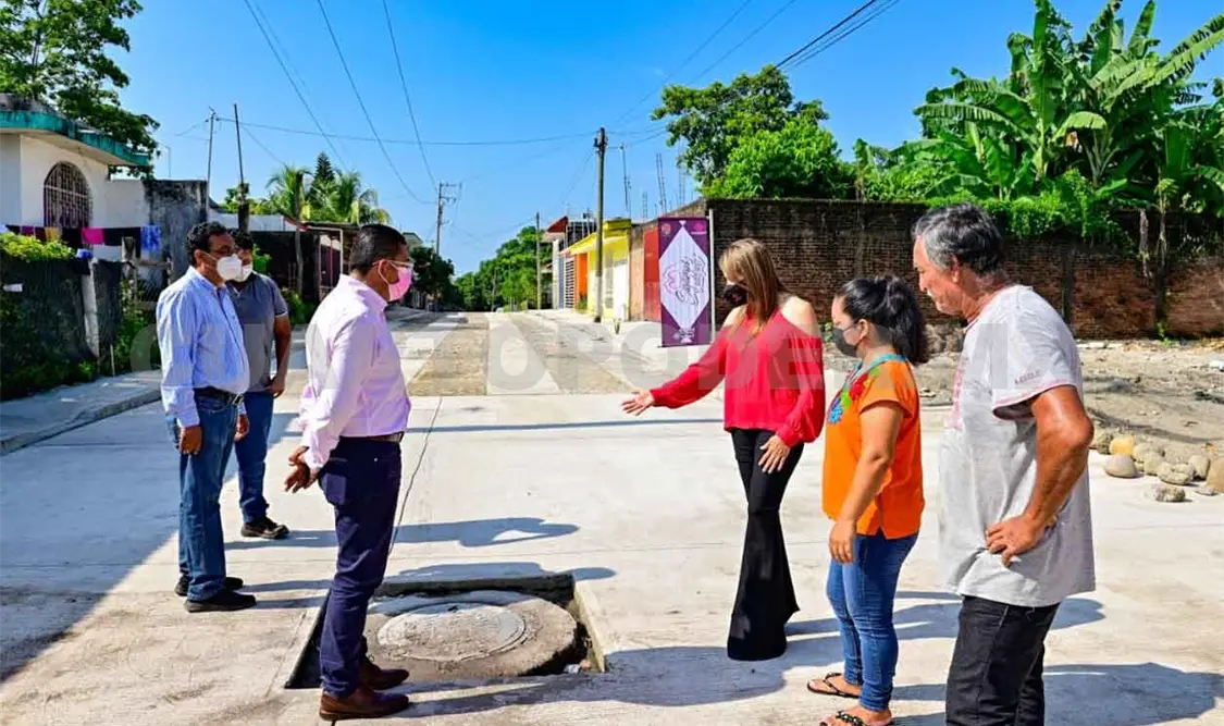 Supervisa Rosy Urbina obra de pavimentación