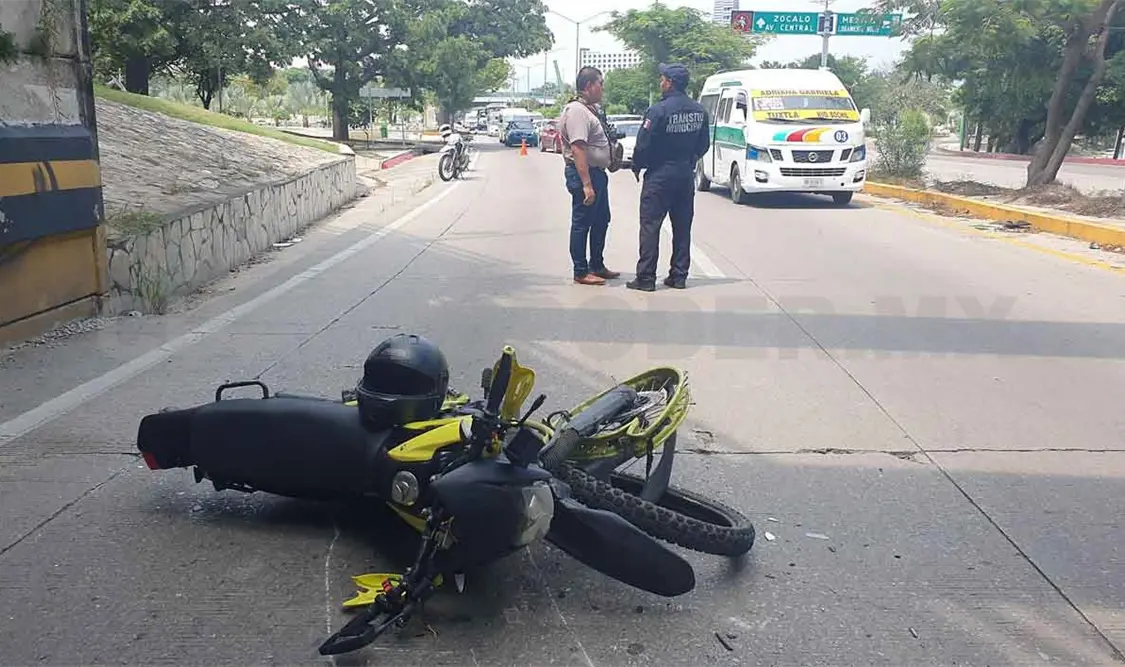 Fallece motorista en hospital al sufrir caída