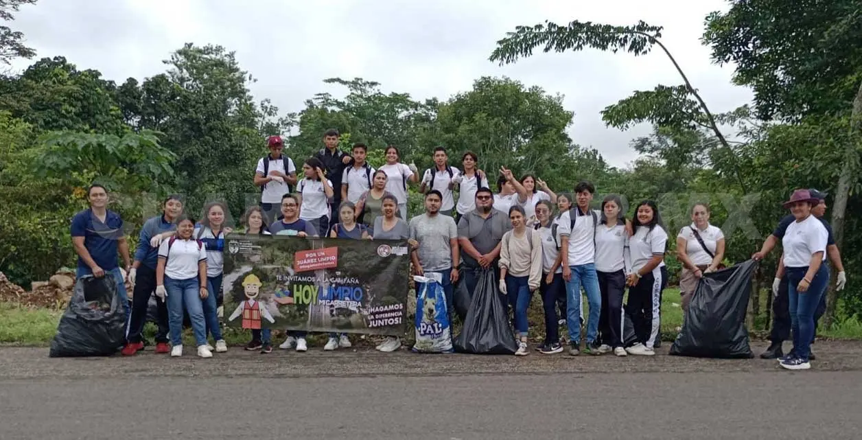 Realizan campaña de limpieza en carreteras