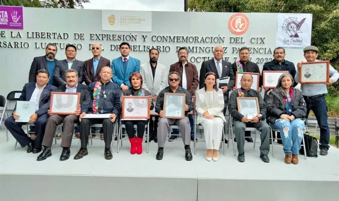 Reconocen a comunicadores