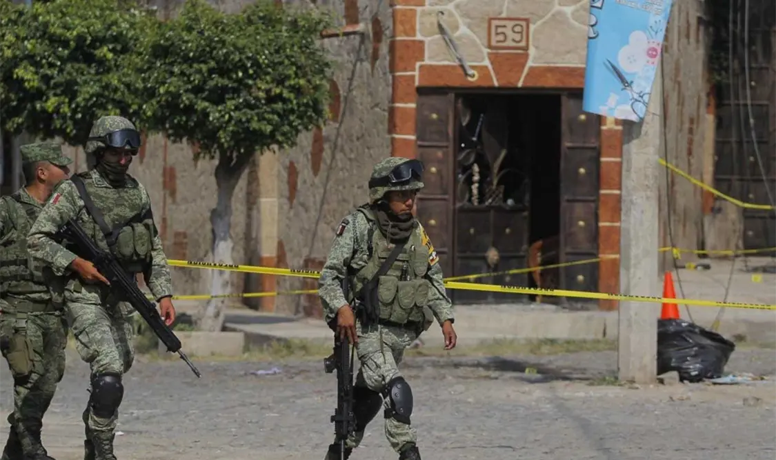 Se detalla en un informe de 2019 que la Sedena tuvo conocimiento de que un militar ofrecía equipo táctico, armas y granadas. Cortesía