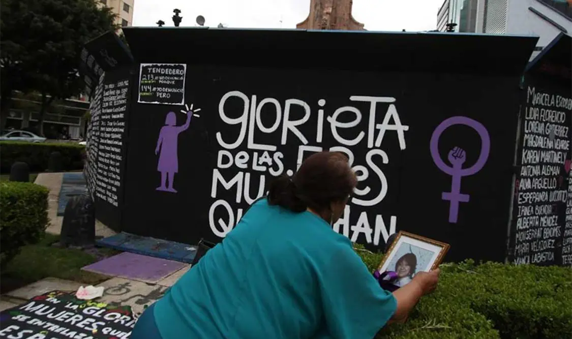 Las familias que se congregaron pidieron que la Glorieta de las Mujeres que Luchan no sea retirado. Cortesía