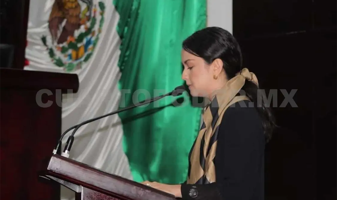 La Comisión de Turismo a bordo de la tribuna. CP