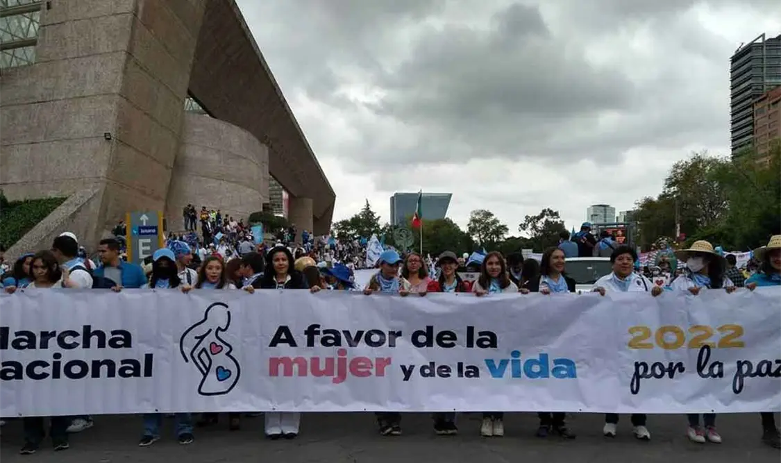 Realizan segunda marcha por la mujer y la vida