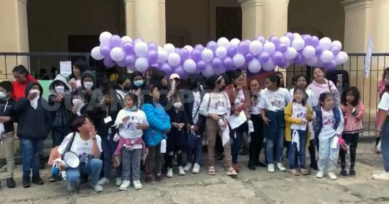 Marchan por el Día Internacional de la Niña