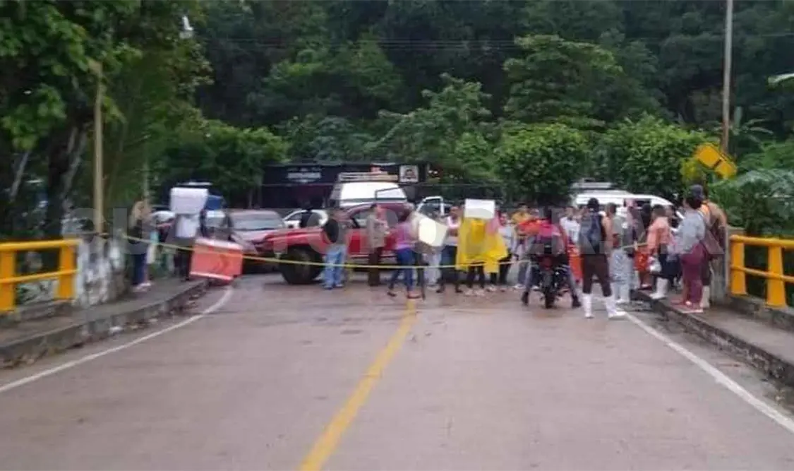 Cierran el acceso a la central hidroeléctrica
