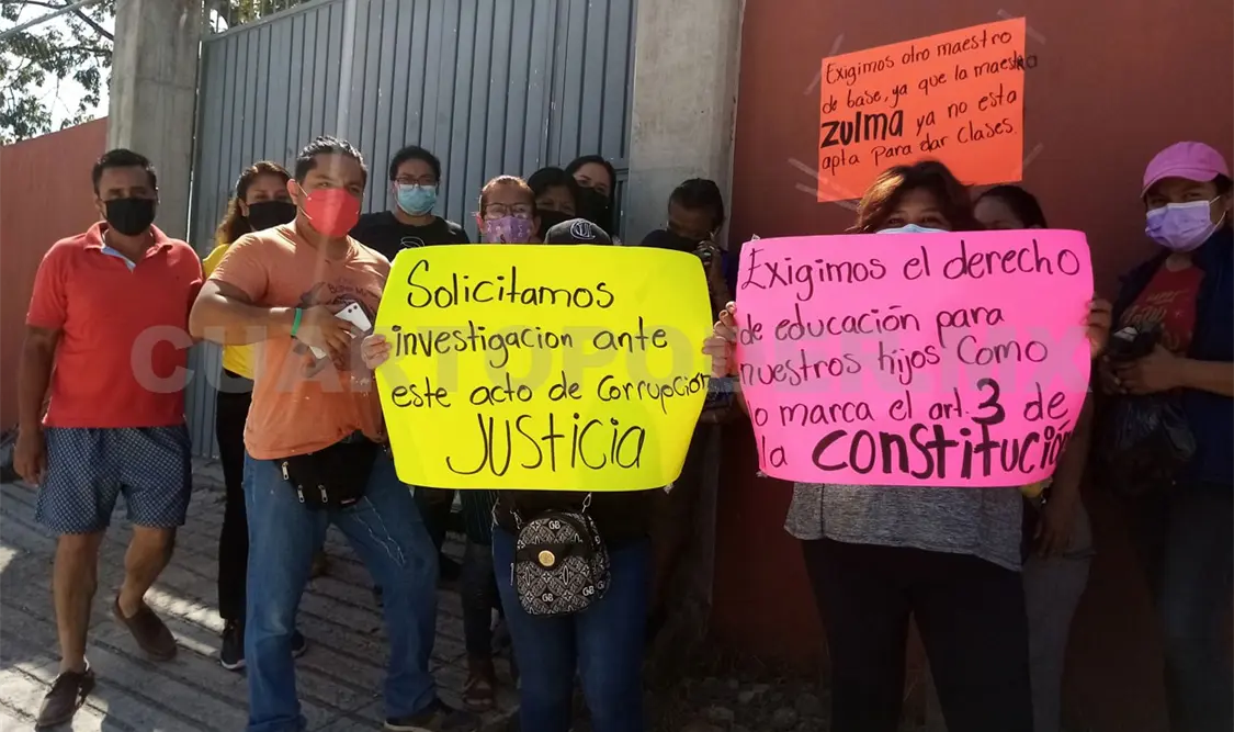 Exigen clases y solicitan destitución de maestra