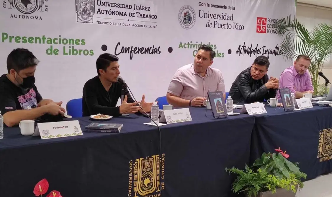 Así, se presentaron el poemario “Mayinaj” del poeta chol Canario de la Cruz.