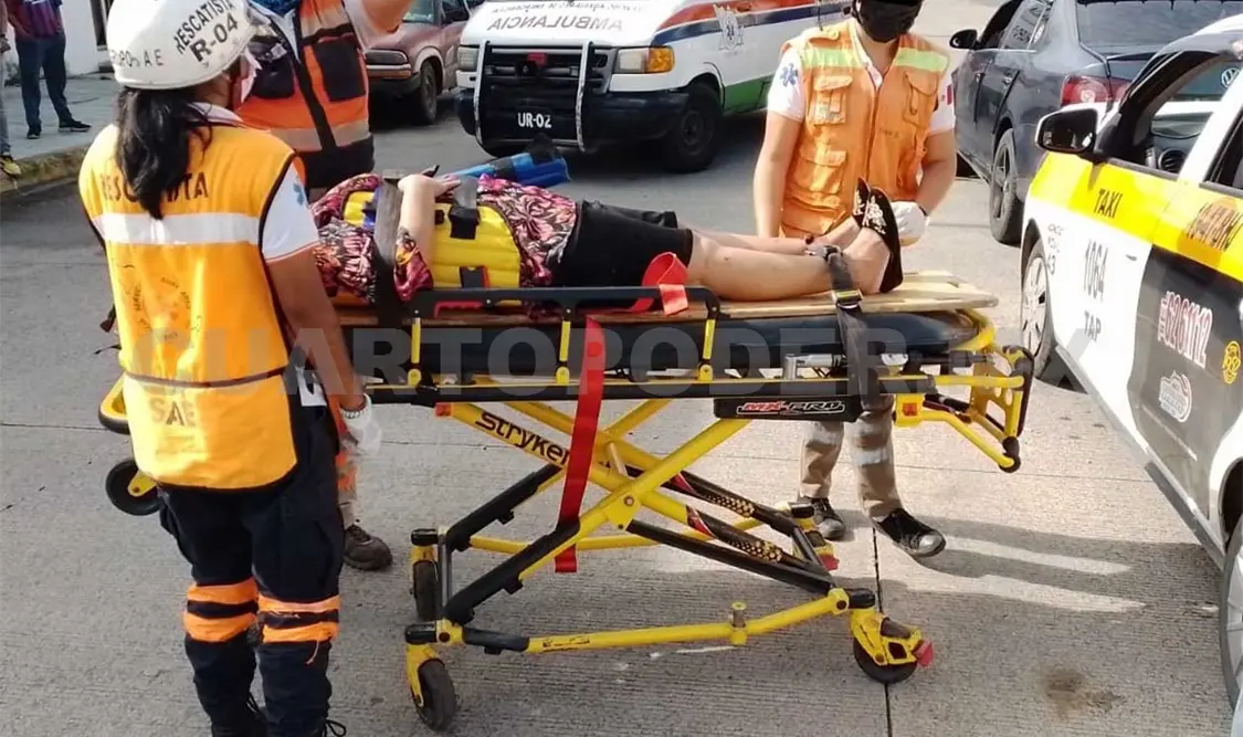 La víctima presentaba lesiones en el codo y la zona cervical, por lo que fue trasladada a un hospital particular para ser atendida. Cortesía