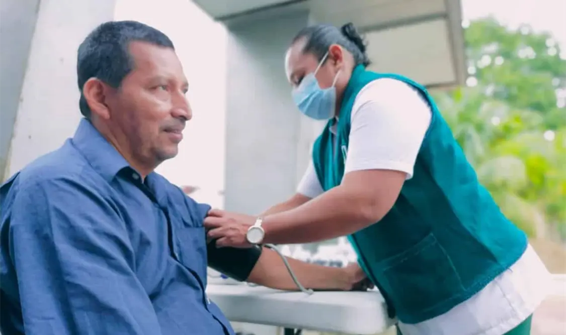 IMSS apoya a damnificados de Pichucalco con personal de salud y Unidades Médicas Móviles