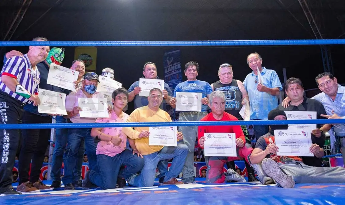 Reconocen a luchadores chiapanecos