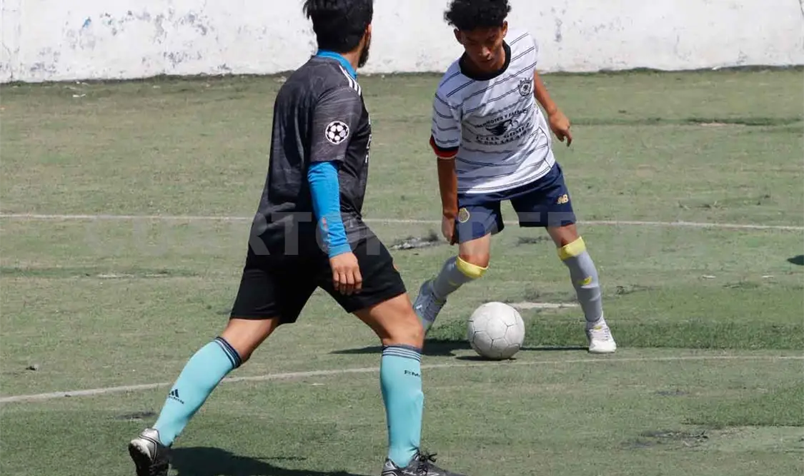 Scorpions inyecta su veneno a los Leones
