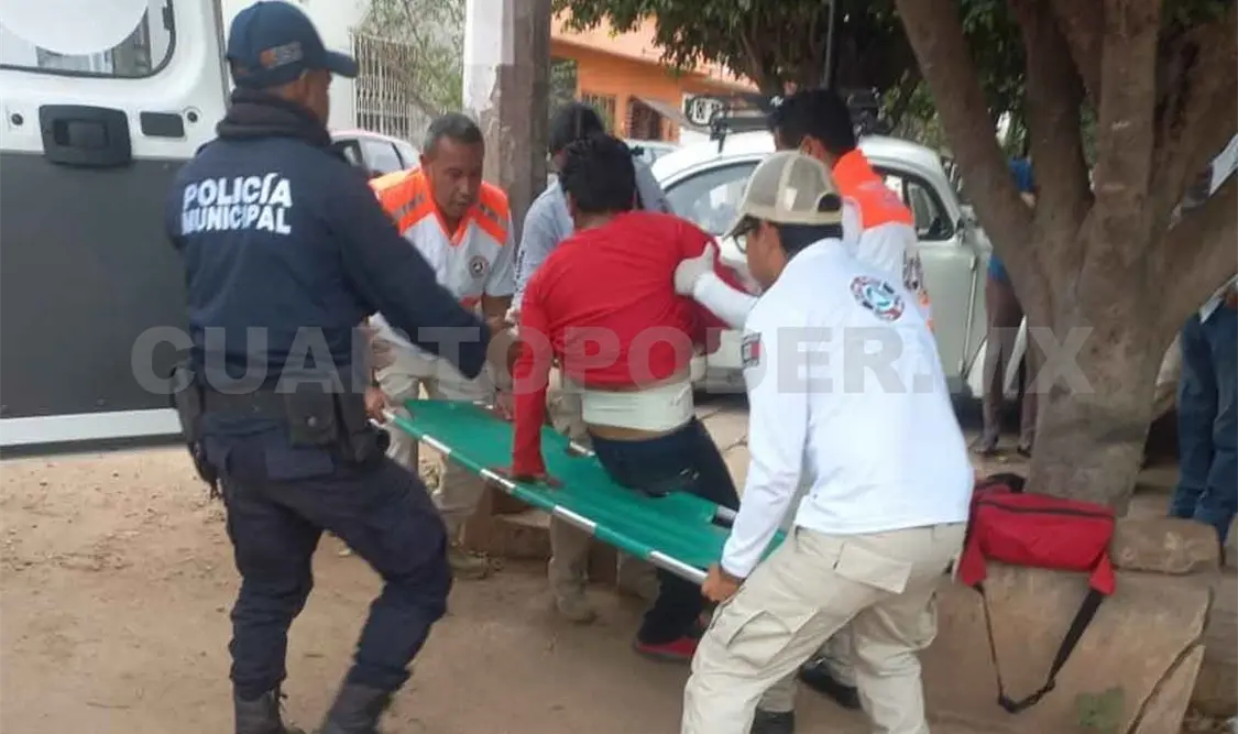 Caminaba herido del estómago