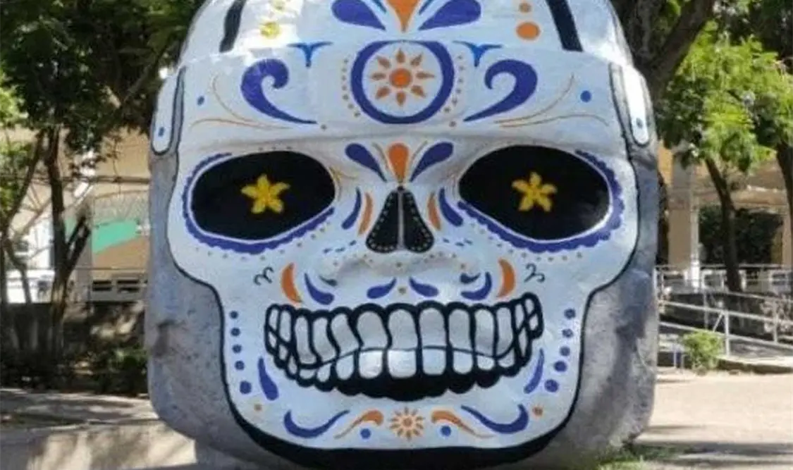 La cabeza olmeca en forma sorpresiva apareció con el rostro de una calavera. Cortesía