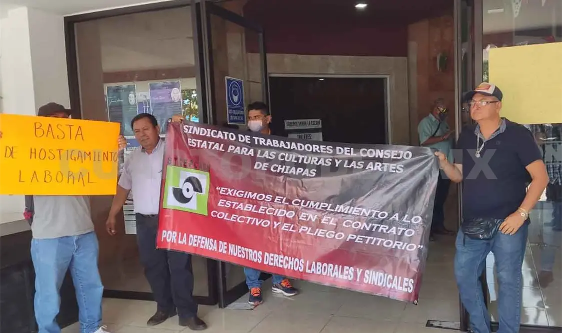 Trabajadores toman el Coneculta