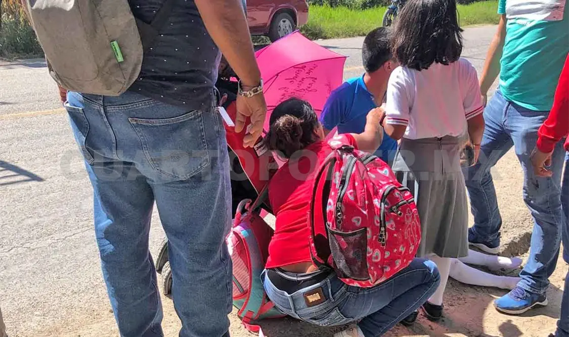 Niña impactada por una camioneta