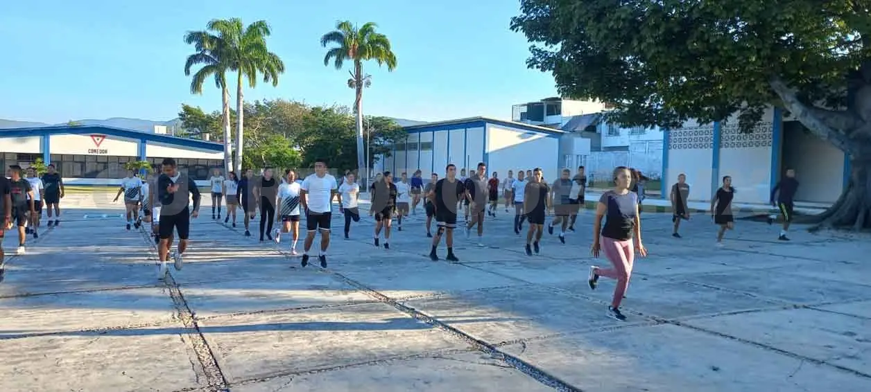 Realiza Sedena clase de acondicionamiento físico