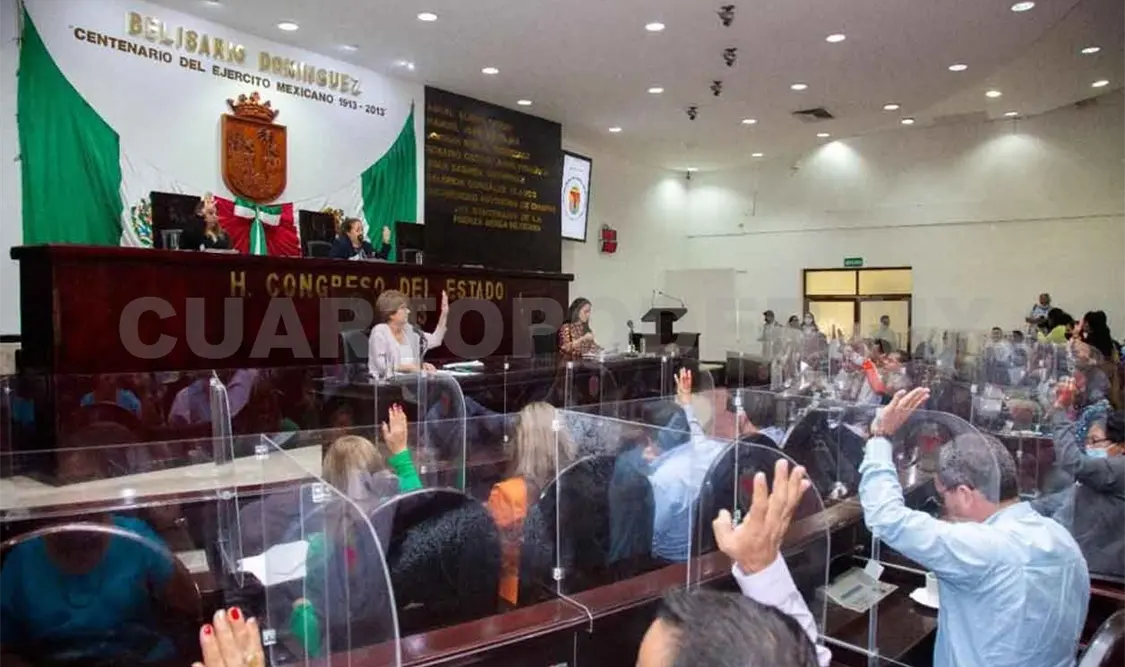Aprueban reforma en materia de símbolos de entidades