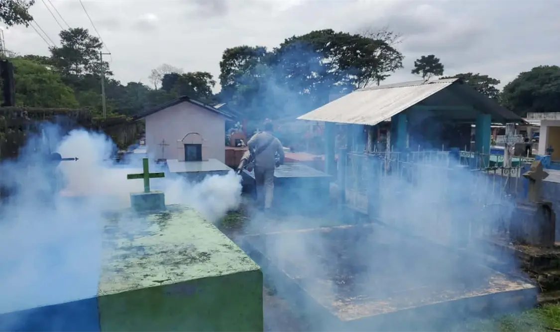 Realizan fumigación de los panteones de Tapachula