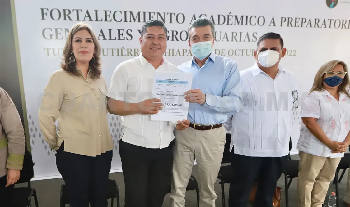 REC entrega 50 mdp para fortalecer preparatorias