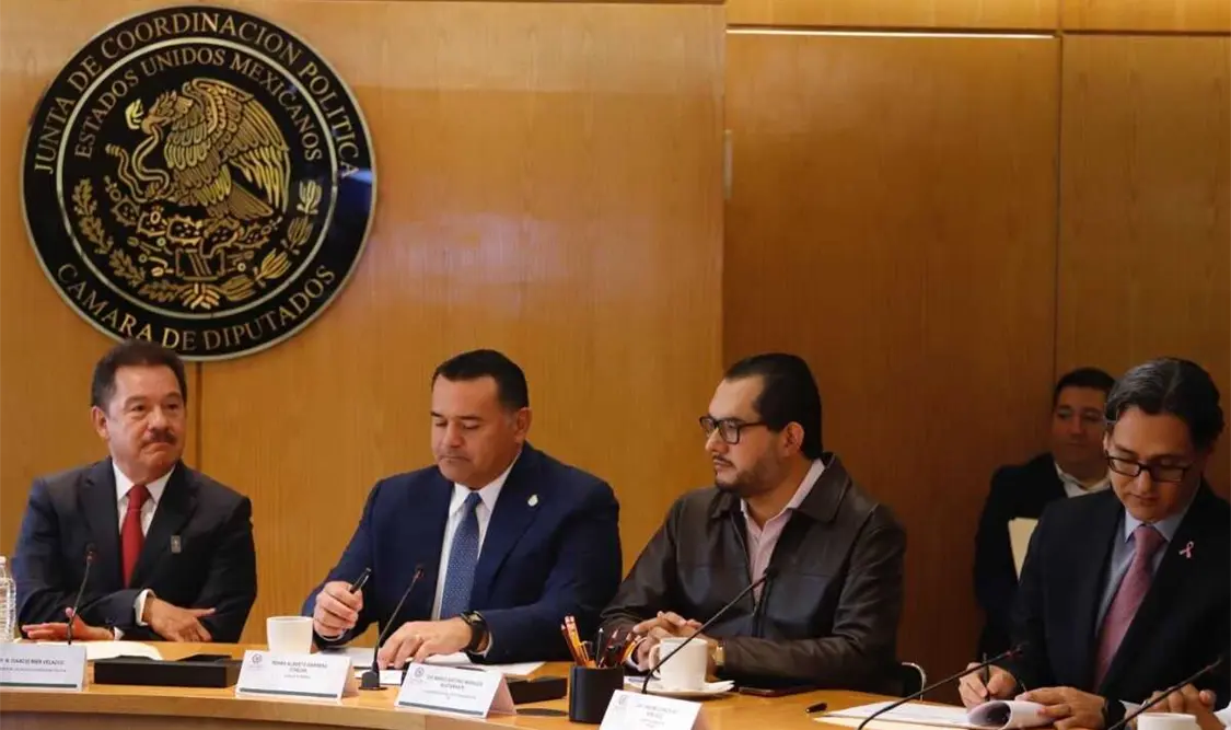 Presidentes municipales de la Asociación de Ciudades Capitales de México se reunieron con los diputados de la Jucopo. Cortesía