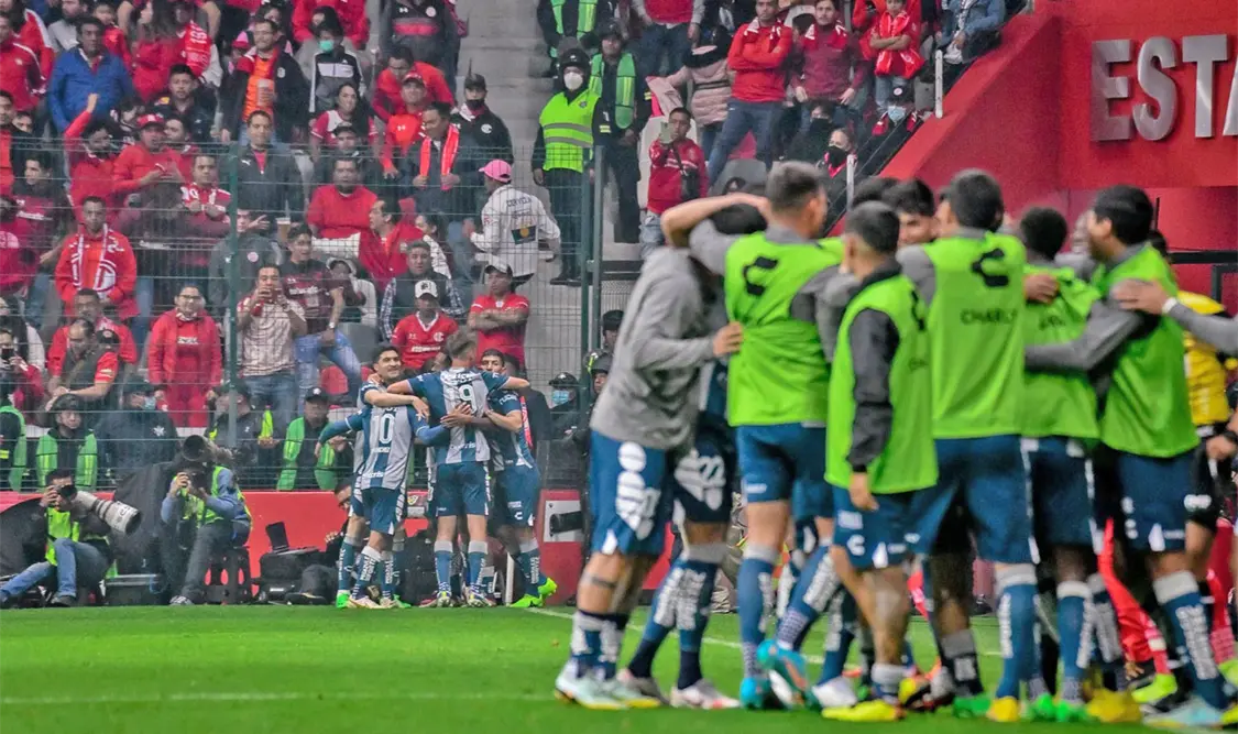 Pachuca golea a Toluca y saborea el campeonato