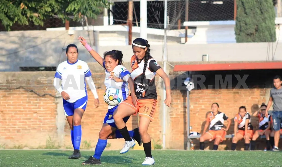 Gafi comanda el campeonato femenil