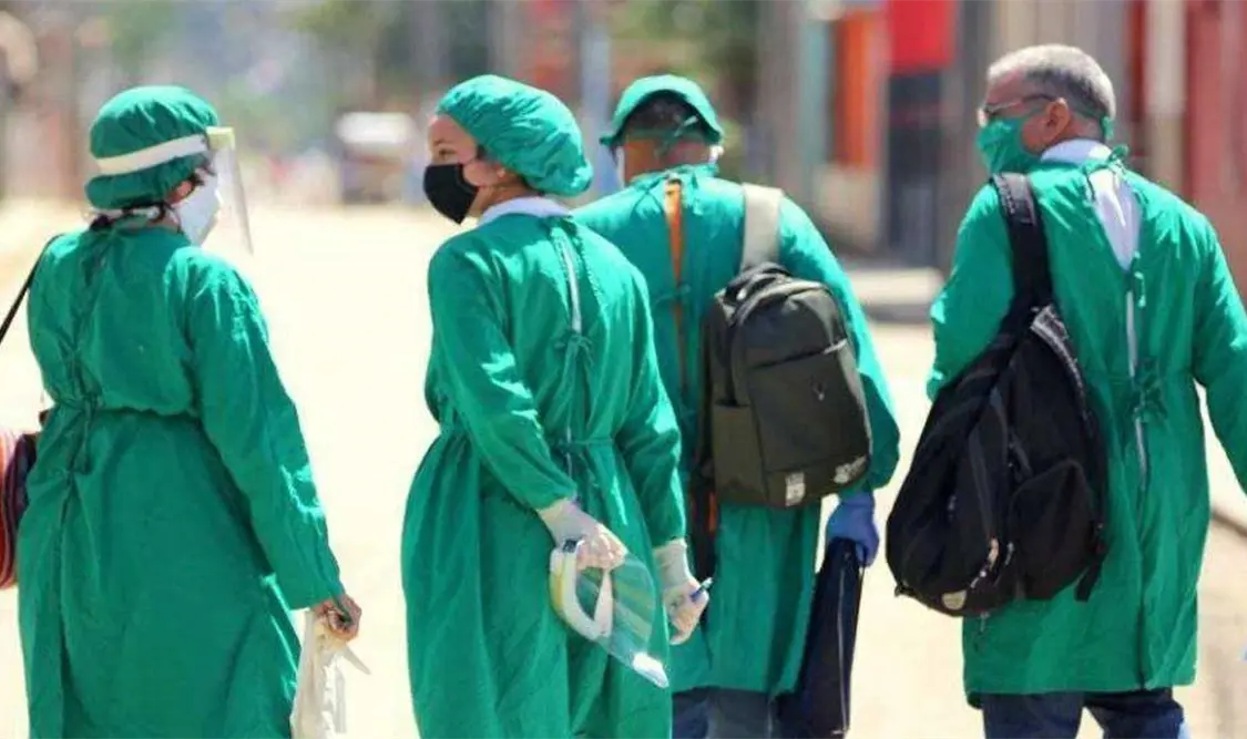 Como parte del proyecto, 43 médicos cubanos atenderán en los hospitales. Cortesía