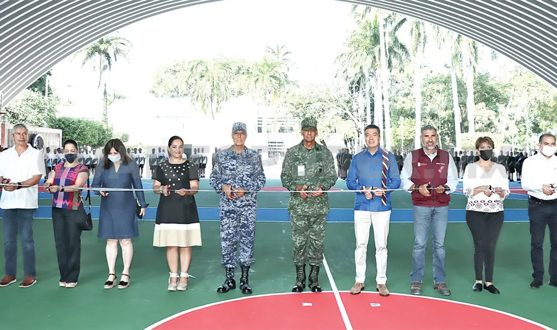 Durante el acto inaugural de la obra deportiva en el Cuartel General de la VII Región Militar, en Tuxtla Gutiérrez. CP
